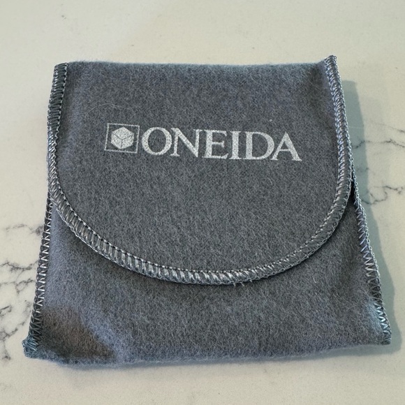 Oneida Silver Plated Floral Compact Mirror - Picture 2 of 4